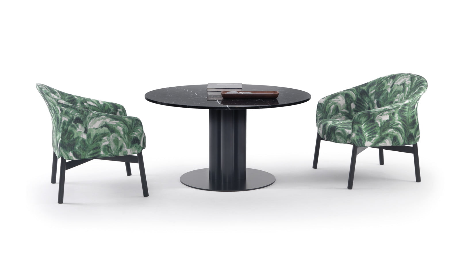 Arflex Gloria product foto fauteuil met patroon tafel zwart