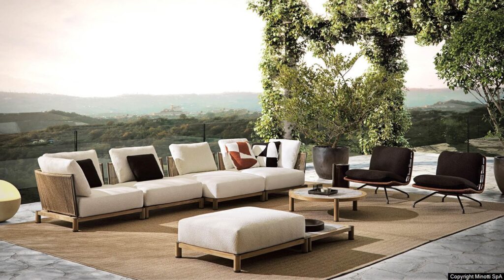 Minotti Daylight bank outdoor sfeerfoto terras lichte bekleding Tricot vloerkleed