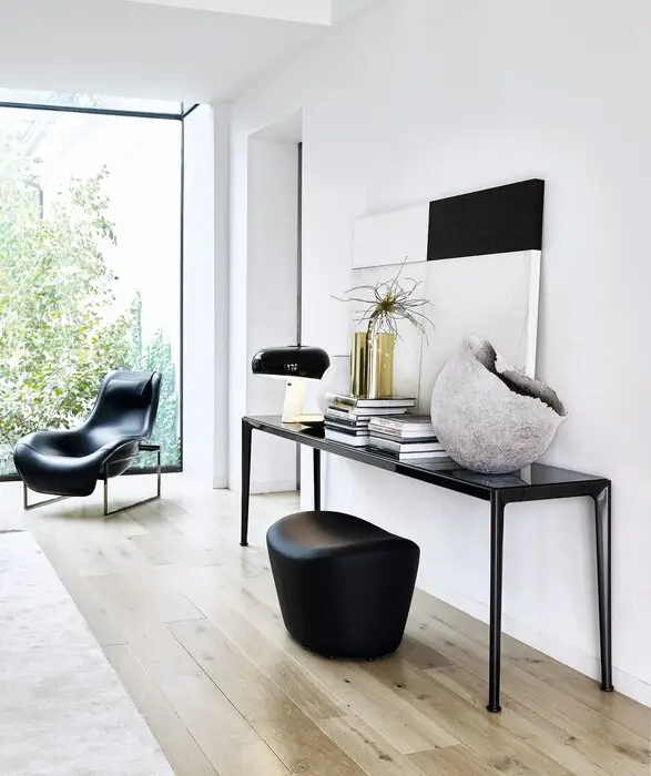 B&B Italia Mirto indoor side table sfeerfoto zwart wit modern interieur