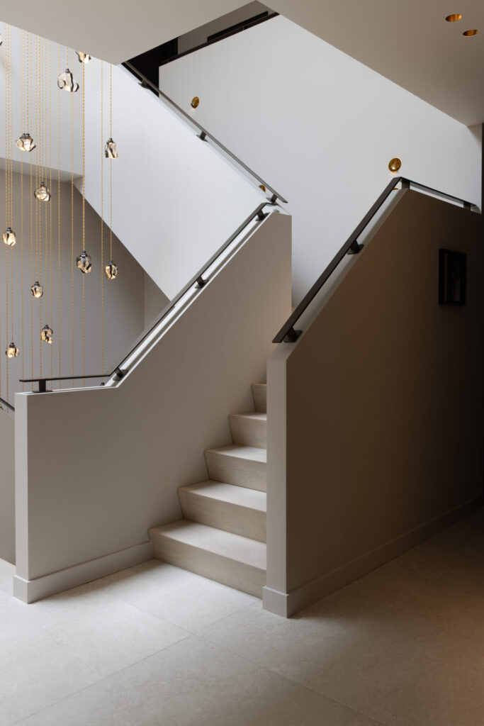 Interieuradvies Gooische villa Van der Donk interieur The art of Living trappenhuis entree