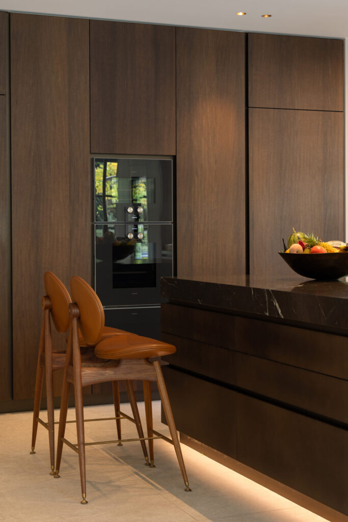 Interieuradvies Gooische Villa The Art of Living keuken barkrukken Overgaard & Dyrman Circle 