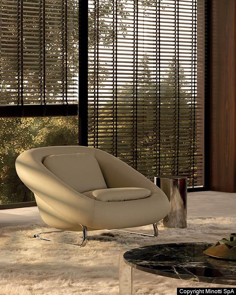 Minotti Barrel fauteuil in showroom Van der Donk Interieur, ontwerp GamFratesi voor Minotti 2026.