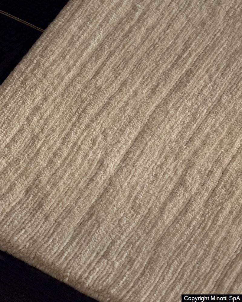 Minotti Sirio tapijt in showroom Van der Donk Interieur, onderdeel van de 2026 collectie.